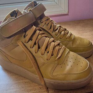 Like NEW Court Borough Mid 2 Nike Sneakers